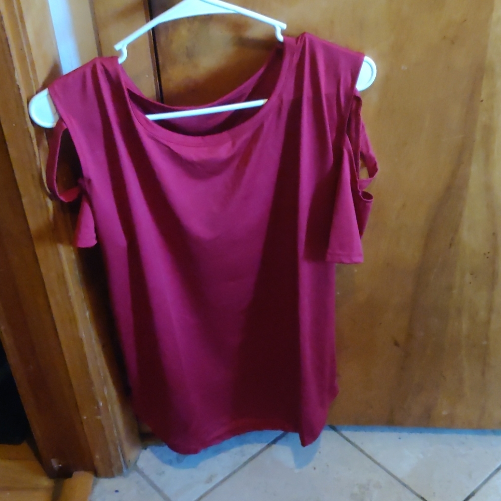 Red shirt open sholder